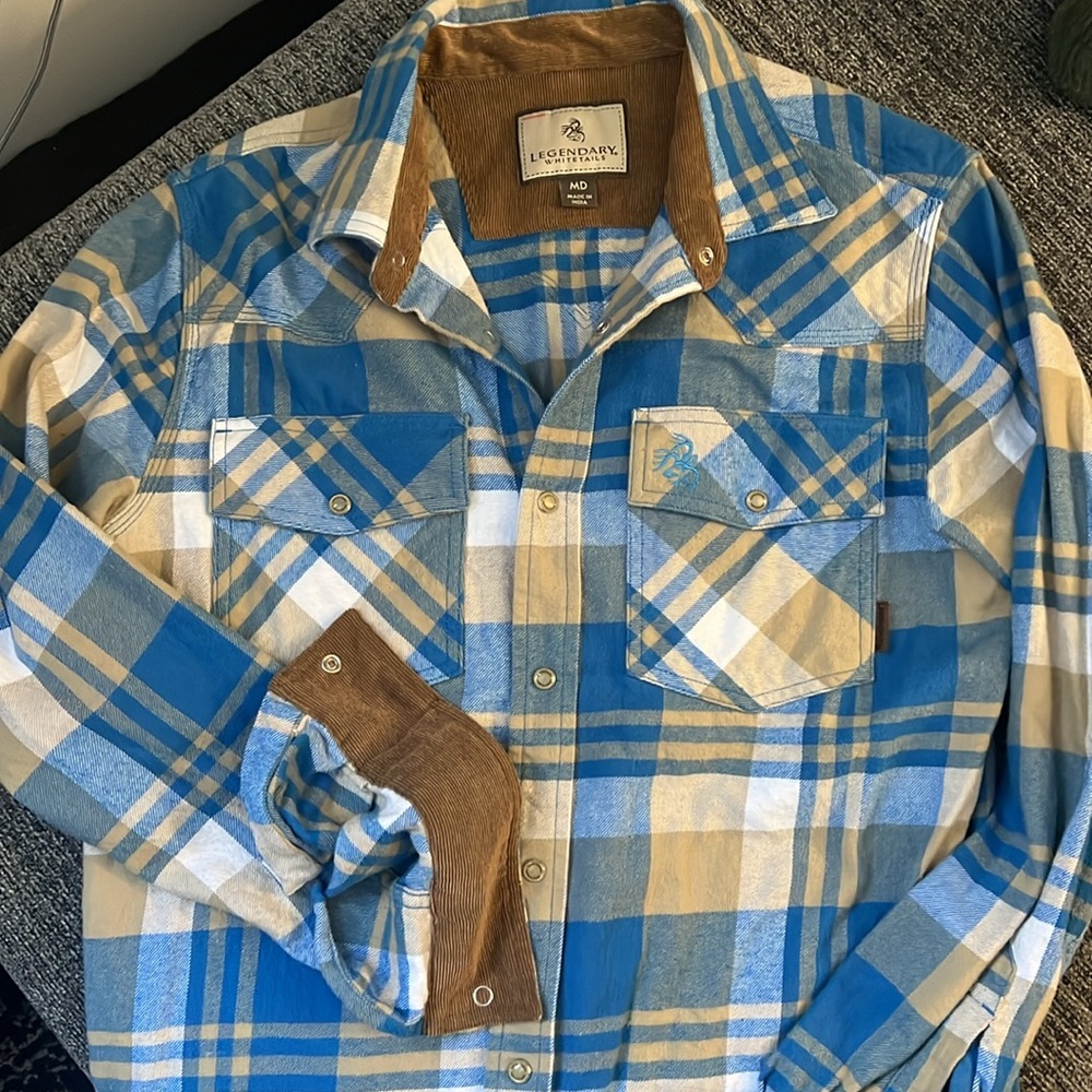 Med, Legendary Whitetails button down - Picture 3 of 3
